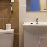 4 Bedroom Lovely In 度假居